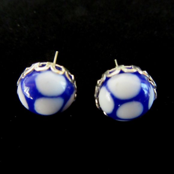 Blue & white glass vintage cabochon pierced stud earrings silver setting OOAK - Picture 1 of 4